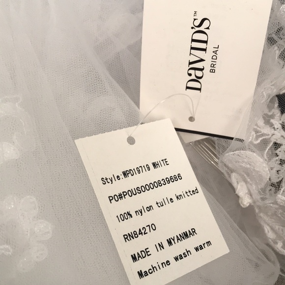 Davids Bridal One Tier Lace Applique Comb Veil - Picture 13 of 14